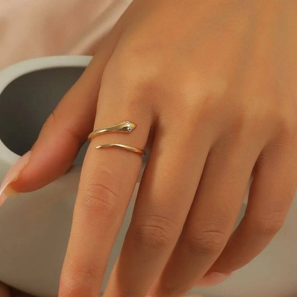 🎉 New Golden Curling Snake Adjustable Ring